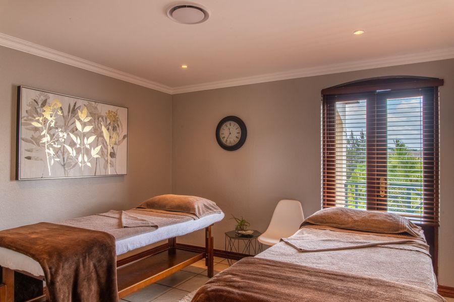 Oliver's Restaurant and Lodge Accommodation in White River Mpumalanga